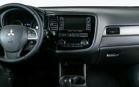 Mitsubishi Outlander III рестайлинг 3, 2013 год, 1 721 000 рублей, 12 фотография