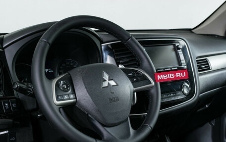 Mitsubishi Outlander III рестайлинг 3, 2013 год, 1 721 000 рублей, 16 фотография