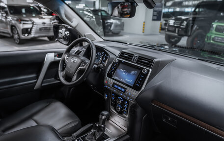 Toyota Land Cruiser Prado 150 рестайлинг 2, 2019 год, 5 300 000 рублей, 2 фотография
