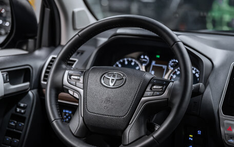 Toyota Land Cruiser Prado 150 рестайлинг 2, 2019 год, 5 300 000 рублей, 9 фотография