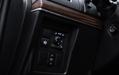 Toyota Land Cruiser Prado 150 рестайлинг 2, 2019 год, 5 300 000 рублей, 17 фотография