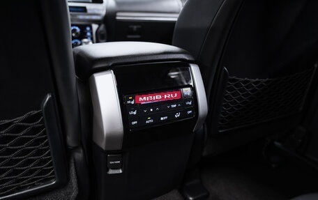 Toyota Land Cruiser Prado 150 рестайлинг 2, 2019 год, 5 300 000 рублей, 22 фотография