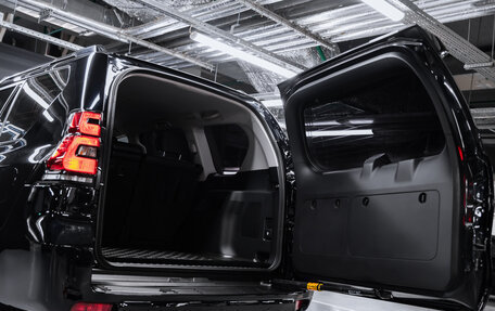 Toyota Land Cruiser Prado 150 рестайлинг 2, 2019 год, 5 300 000 рублей, 26 фотография