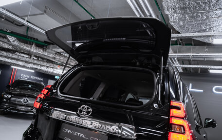 Toyota Land Cruiser Prado 150 рестайлинг 2, 2019 год, 5 300 000 рублей, 25 фотография