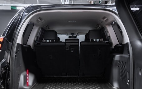 Toyota Land Cruiser Prado 150 рестайлинг 2, 2019 год, 5 300 000 рублей, 27 фотография