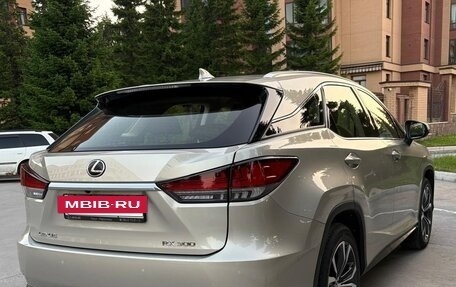 Lexus RX IV рестайлинг, 2021 год, 5 800 000 рублей, 9 фотография