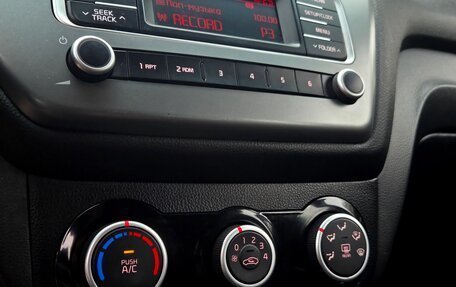 KIA Rio III рестайлинг, 2016 год, 900 000 рублей, 24 фотография