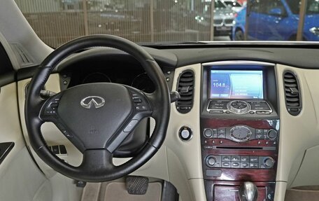 Infiniti QX50 I рестайлинг, 2017 год, 1 780 000 рублей, 16 фотография