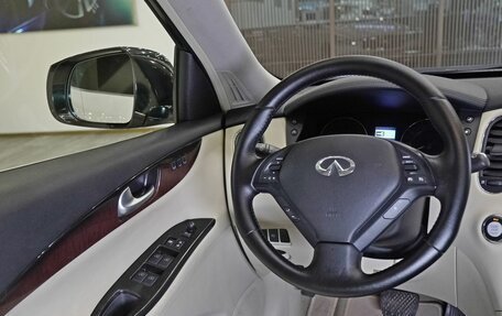 Infiniti QX50 I рестайлинг, 2017 год, 1 780 000 рублей, 14 фотография