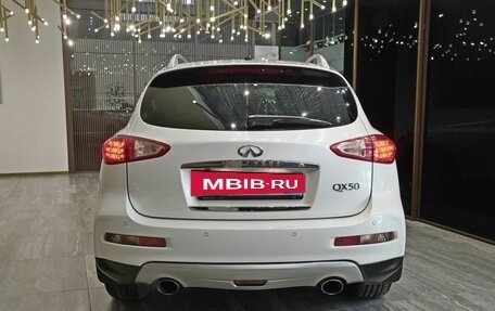 Infiniti QX50 I рестайлинг, 2017 год, 1 780 000 рублей, 4 фотография