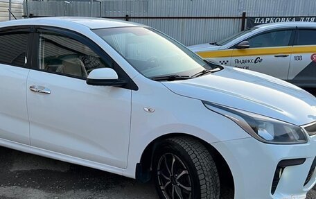 KIA Rio IV, 2018 год, 850 000 рублей, 2 фотография
