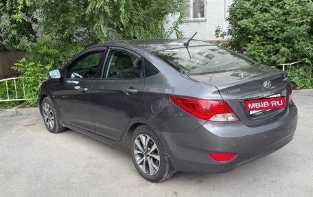 Hyundai Solaris II рестайлинг, 2013 год, 1 000 000 рублей, 2 фотография