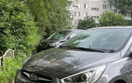 Hyundai Solaris II рестайлинг, 2013 год, 1 000 000 рублей, 3 фотография