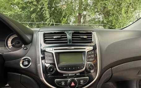 Hyundai Solaris II рестайлинг, 2013 год, 1 000 000 рублей, 5 фотография