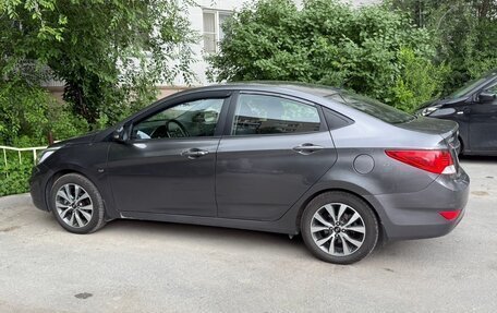 Hyundai Solaris II рестайлинг, 2013 год, 1 000 000 рублей, 4 фотография
