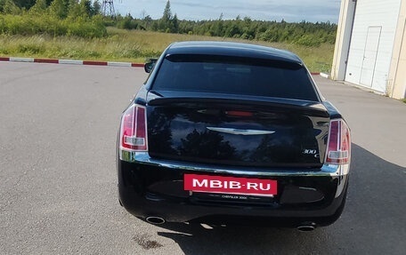 Chrysler 300C II, 2012 год, 1 800 000 рублей, 11 фотография