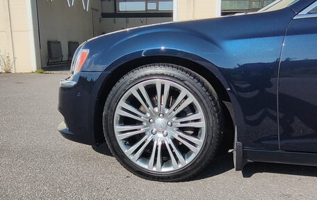 Chrysler 300C II, 2012 год, 1 800 000 рублей, 27 фотография