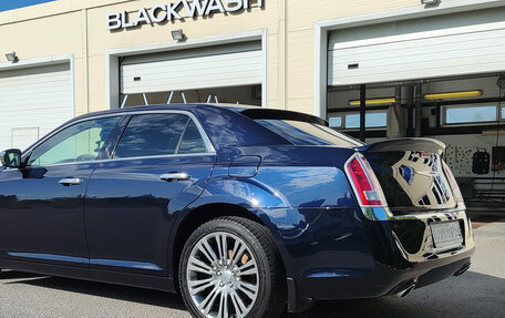 Chrysler 300C II, 2012 год, 1 800 000 рублей, 28 фотография