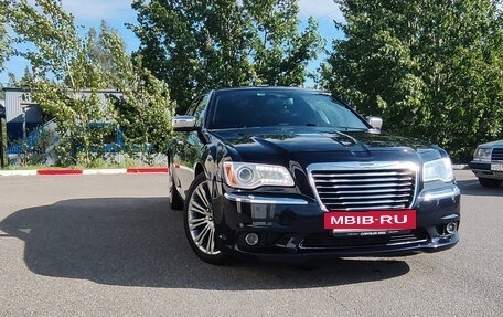 Chrysler 300C II, 2012 год, 1 800 000 рублей, 15 фотография