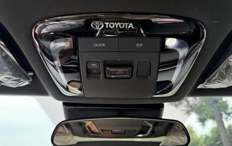 Toyota Avalon, 2025 год, 3 300 000 рублей, 14 фотография