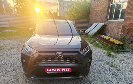 Toyota RAV4, 2020 год, 2 700 000 рублей, 5 фотография