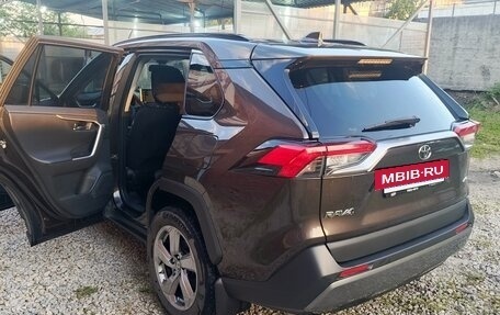 Toyota RAV4, 2020 год, 2 700 000 рублей, 2 фотография