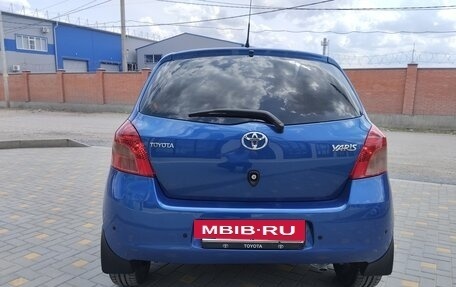 Toyota Yaris III рестайлинг, 2008 год, 650 000 рублей, 6 фотография