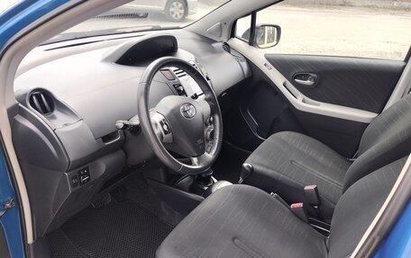 Toyota Yaris III рестайлинг, 2008 год, 650 000 рублей, 32 фотография