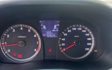 Hyundai Solaris II рестайлинг, 2011 год, 680 000 рублей, 8 фотография