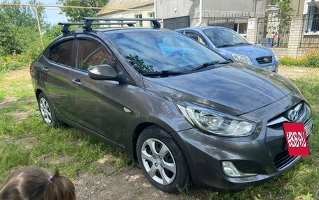 Hyundai Solaris II рестайлинг, 2011 год, 680 000 рублей, 2 фотография
