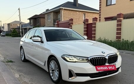 BMW 5 серия, 2022 год, 3 990 000 рублей, 2 фотография