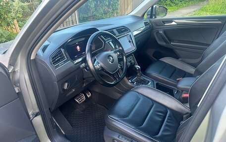 Volkswagen Tiguan II, 2018 год, 1 970 000 рублей, 3 фотография