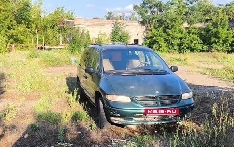 Chrysler Voyager III, 1998 год, 150 000 рублей, 2 фотография
