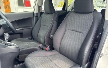 Toyota Ractis II, 2015 год, 820 000 рублей, 26 фотография