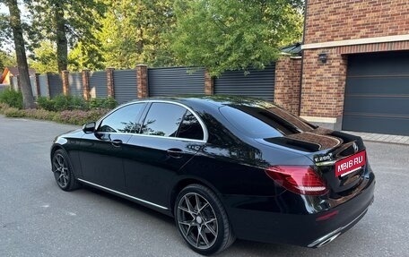 Mercedes-Benz E-Класс, 2017 год, 3 150 000 рублей, 4 фотография