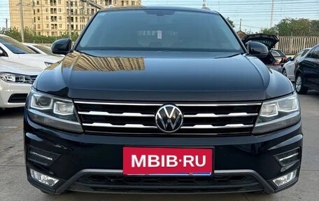 Volkswagen Tiguan II, 2021 год, 1 970 000 рублей, 2 фотография