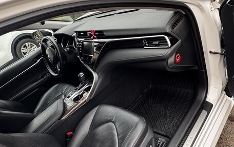 Toyota Camry, 2018 год, 2 100 000 рублей, 6 фотография