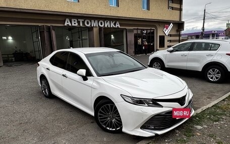 Toyota Camry, 2018 год, 2 100 000 рублей, 2 фотография