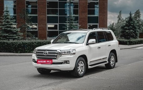 Toyota Land Cruiser 200, 2015 год, 5 000 000 рублей, 2 фотография