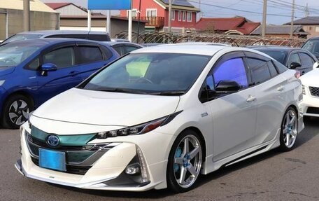 Toyota Prius IV XW50, 2021 год, 1 720 000 рублей, 1 фотография