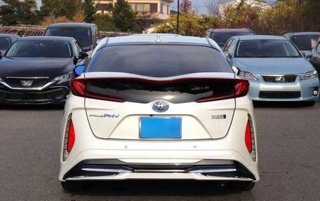 Toyota Prius IV XW50, 2021 год, 1 720 000 рублей, 6 фотография