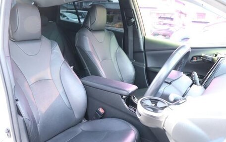 Toyota Prius IV XW50, 2021 год, 1 720 000 рублей, 9 фотография