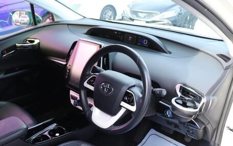 Toyota Prius IV XW50, 2021 год, 1 720 000 рублей, 10 фотография