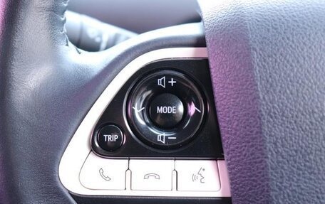 Toyota Prius IV XW50, 2021 год, 1 720 000 рублей, 13 фотография