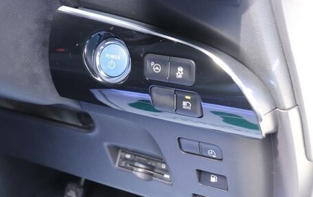 Toyota Prius IV XW50, 2021 год, 1 720 000 рублей, 15 фотография