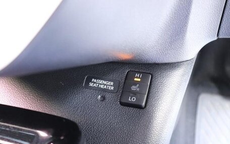 Toyota Prius IV XW50, 2021 год, 1 720 000 рублей, 21 фотография