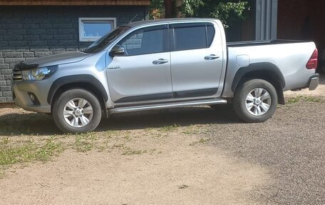 Toyota Hilux VIII, 2015 год, 2 600 000 рублей, 1 фотография