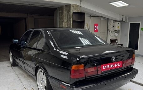 BMW 5 серия, 1988 год, 560 000 рублей, 1 фотография