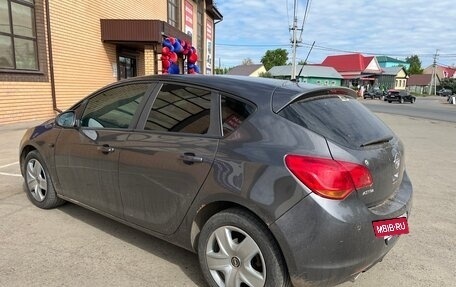 Opel Astra J, 2011 год, 650 000 рублей, 2 фотография