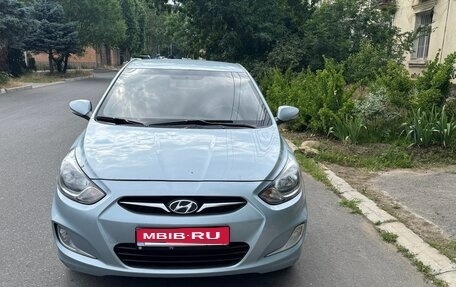 Hyundai Solaris II рестайлинг, 2012 год, 780 000 рублей, 1 фотография